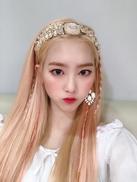 korean-dreams-girls:  JiHo (Oh My Girl) - Selcas  