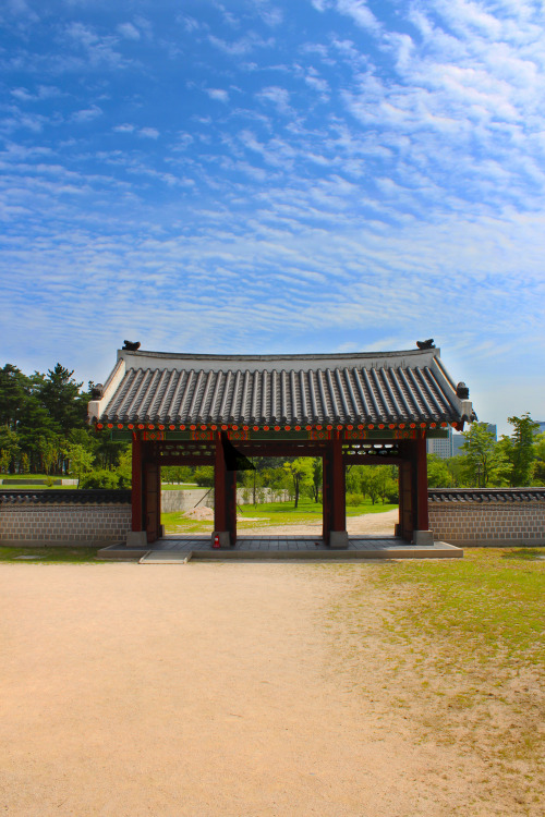 Deep inside the Gyeongbokgung Palace By Kany0n