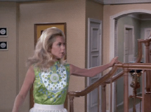 Elizabeth Montgomery And Agnes Moorehead As Samantha And Endora In Bewitched 