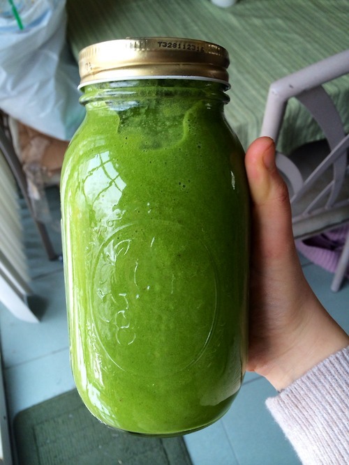 onehappyvegan:  Mighty Green Smoothie! 2 frozen bananas 1 cup frozen mango 4 stalks