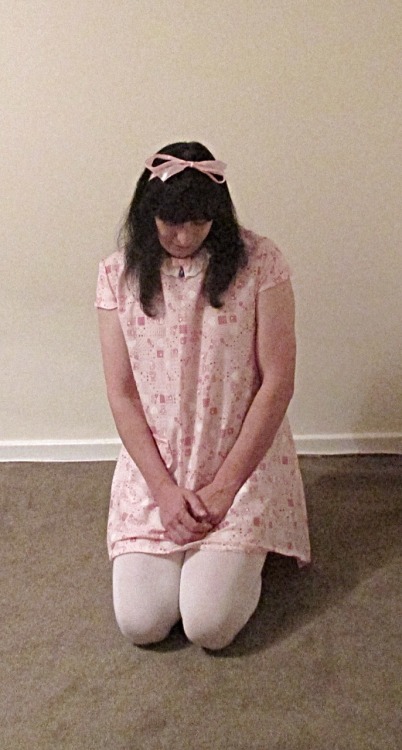 vickymarie6787:  Little exposed sissy girl Katie/kenneth dressed as a little girl in her pink girls 