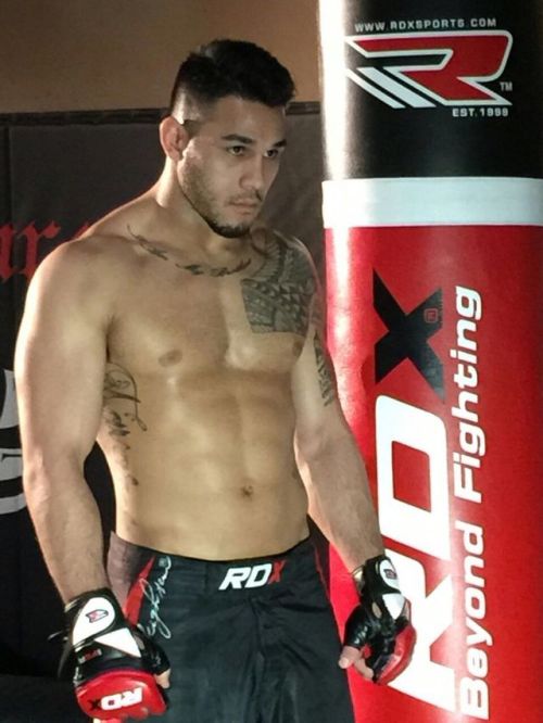 honolulujoe: AlohaUFC Stud #Brad Tavares #Hawaii Beef