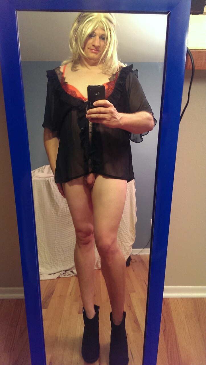 tsmelissa79:  Am I beautiful? I feel like such a Fag! I love it 