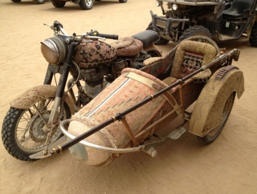 bulletfarmersdaughter:Vuvalini Bike (click the link for more)The sidecar is a BOOB