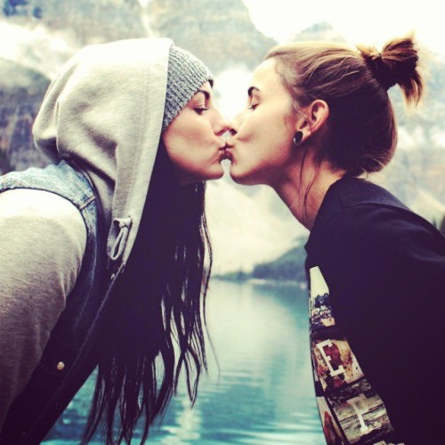 Quiero una historia sin pensar en el final, si no es eterno que sea intenso y sincero.   #pareja #lesbian #love is love