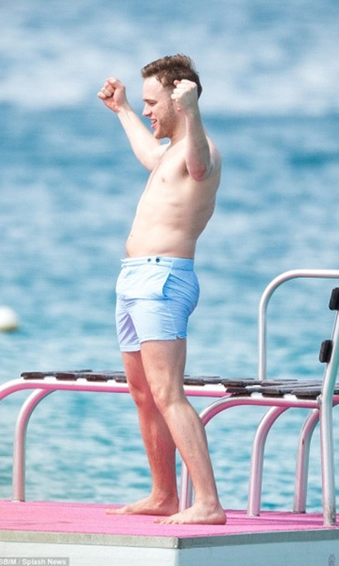 male-and-others-drugs:     Olly Murs in hot moments