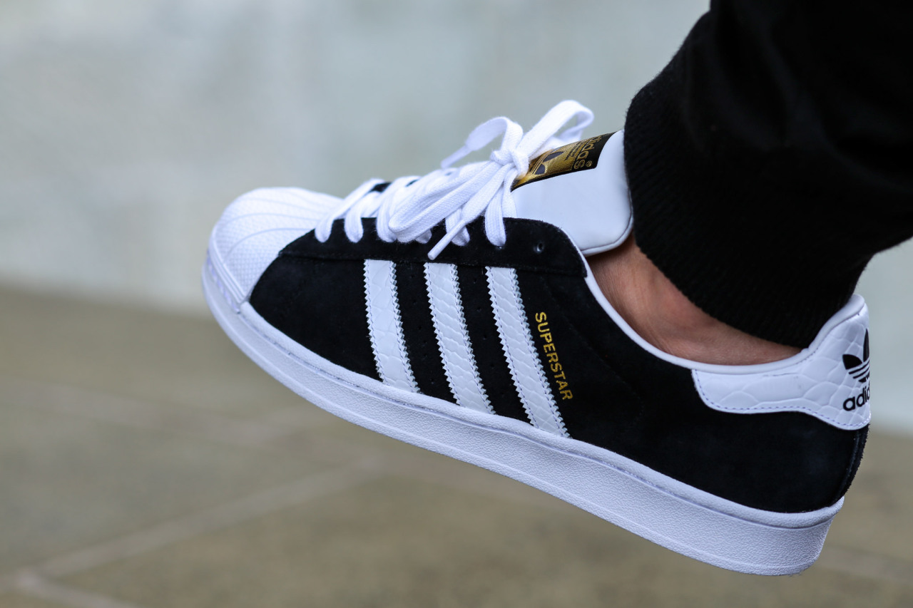 Adidas Superstar East River Rivalry (by 
