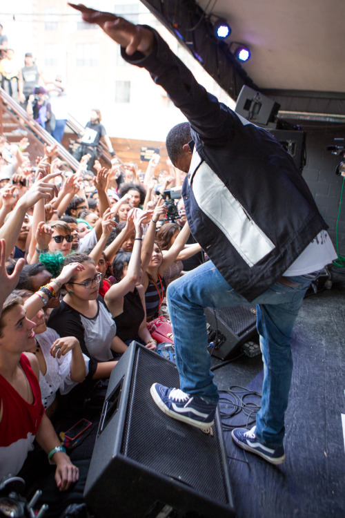 vansmusic:  Long Beach rapper and avid tweeter of all things NBA Vince Staples woke up SXSW as he spit rhymes off his recent debut Hell Can Wait. Known for his raw and emotional subject matter, Staples planted us right in the heart of the stories he told,
