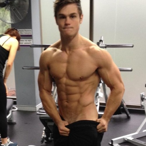 lumbrjax:  Instagram user @robbieframefitness http://ift.tt/1OfoQqB 