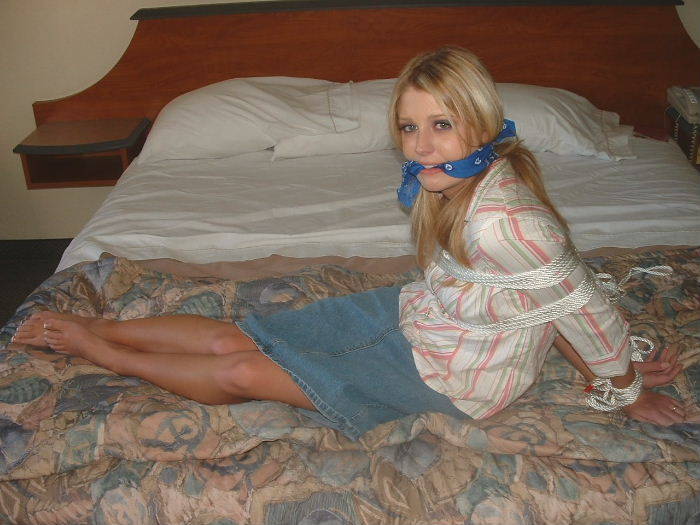graybandanna:  Cute captive tied up in a denim skirt and a blue bandanna gag 