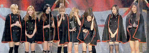 misamo:  TWICE won Song of the Year with Cheer Up on 2016 Melon Music Awards!“It’s been about a year since TWICE debuted.We couldn’t even imagine being able to stand at this position. We’re so, so thankful to ONCEs and everyone for giving us so