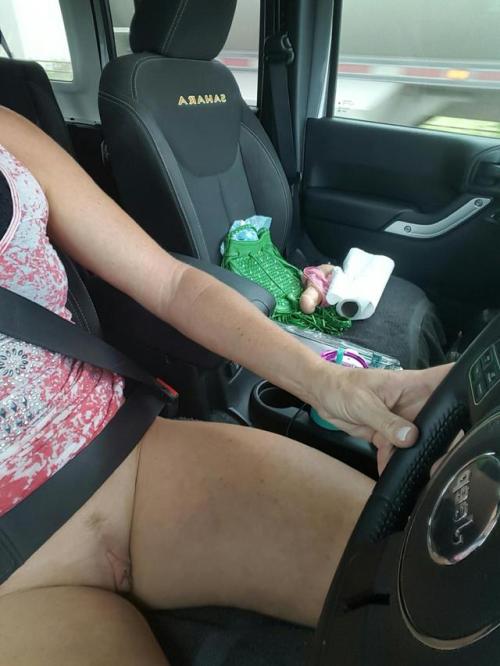 sexyasstexas:  His hot wife… sitting in traffic. ..