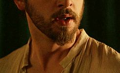 bolinsbiceps:  muerteporstendhal:  Renly’s beard appreciation post  Renly was alive for like 2 minutes and yall formed a lifelong obsession with his weak ass   