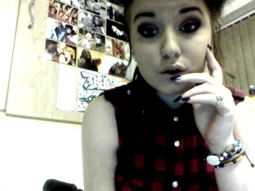 ttthea:  Worst mood, but my makeup looks nice so.  AND still beautiful !!