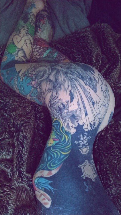 shannakeyes:  When you exchange semi-nudes with your friends and take one you really like.  