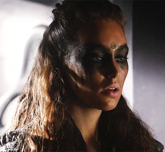 eva-kom-skaikru:  - Her lips, omg.