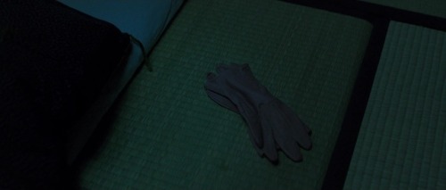 wednesdaydreams:Gloves in THE HANDMAIDEN (2016), dir Park Chan WookIn The Handmaiden, gloves are wor