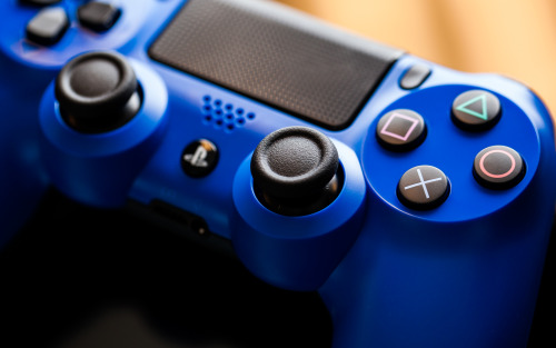 playstation:  Wave Blue DualShock 4 Out now, and lookin’ good. Available here.  This is a sexy blue color! =D 