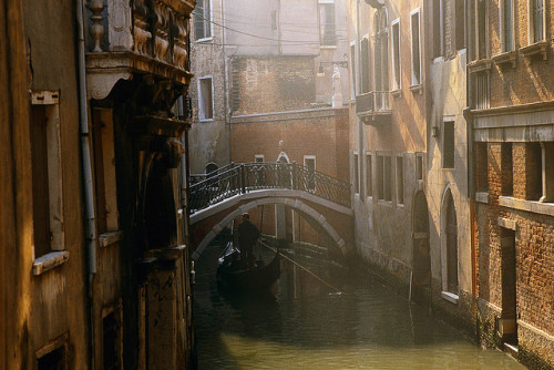 mostlyitaly:A canal in Venice (Veneto, Italy) by Iceman Forever on Flickr.