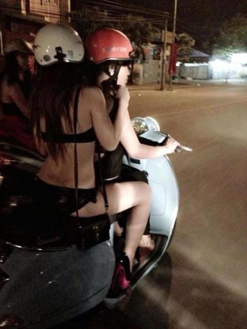 Some more sexy Vietnamese Scooter chicks…