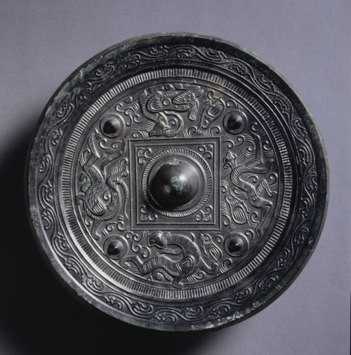 Mirror with a Central Square, an Immortal, and Auspicious Animals, 2, Cleveland Museum of Art: Chine