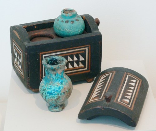 egypt-museum:Cosmetics case with two ointment vesselsWood and faience. New Kingdom, 18th Dynasty, ca