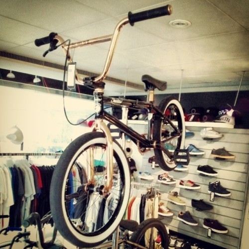 kunstformbmx:  1 of 100 Subrosa X Shadow “turn it to 11” Bikes on earth! Thanks to @ronniebonner, @t