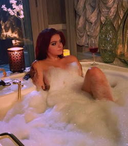 nudeandnaughtycelebs:  Ariel Winter in a bubble bath from Instagram, 06/29/2016.She has become such a tease and I love every second of it