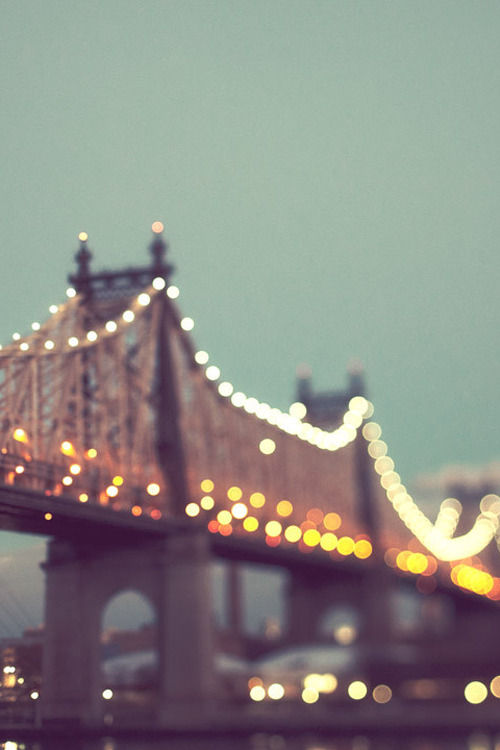 plasmatics-life:  Untitled ~ By Irene Suchocki