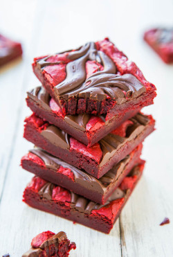 fullcravings:  Red Velvet Chocolate Swirl
