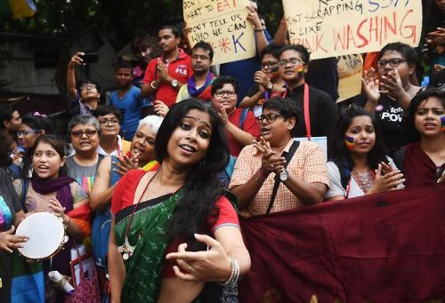 thorsbian: chaoticgoodhaberdasher: buzzfeedlgbt: People took to the streets in celebration in India 