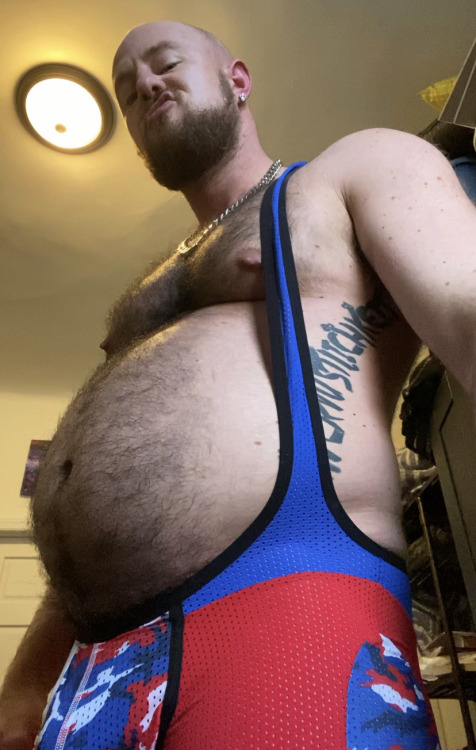 ilove4skinboston::Beautiful beefy bearded man 🤤🤤
