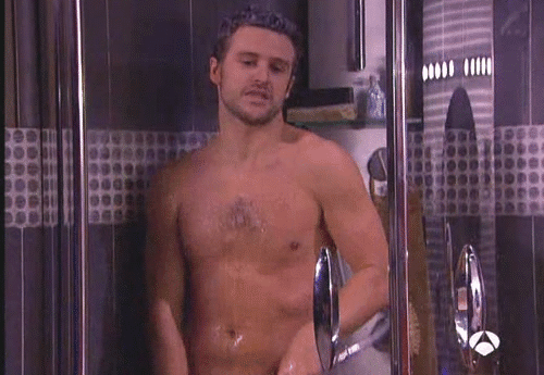 famousnudenaked:  Diego Martin in Aquí No Hay Quien Viva (España) *Descargar /