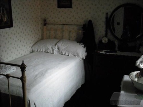 Sometimes I Just Want My Room To Look Like An Orphanage.