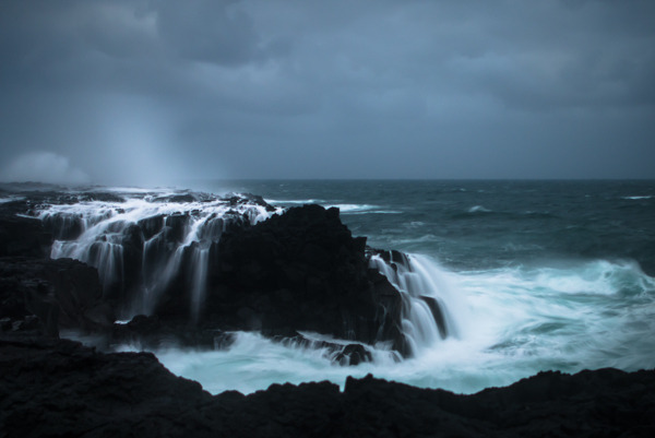 dotcore:  Crashing Waves.by Jan Erik Waider. 