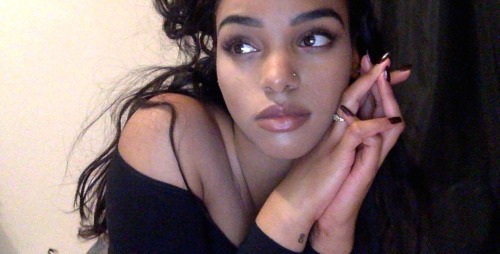 brownbbygirl:  j905:  just love me   it’s not hard