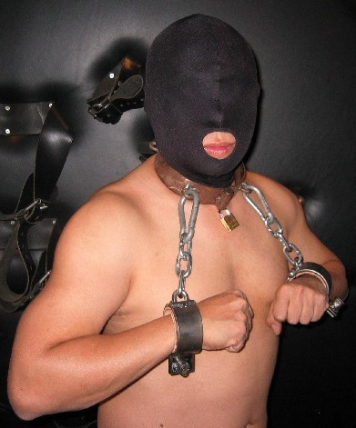 asiancuffs:  Collared and shackled  