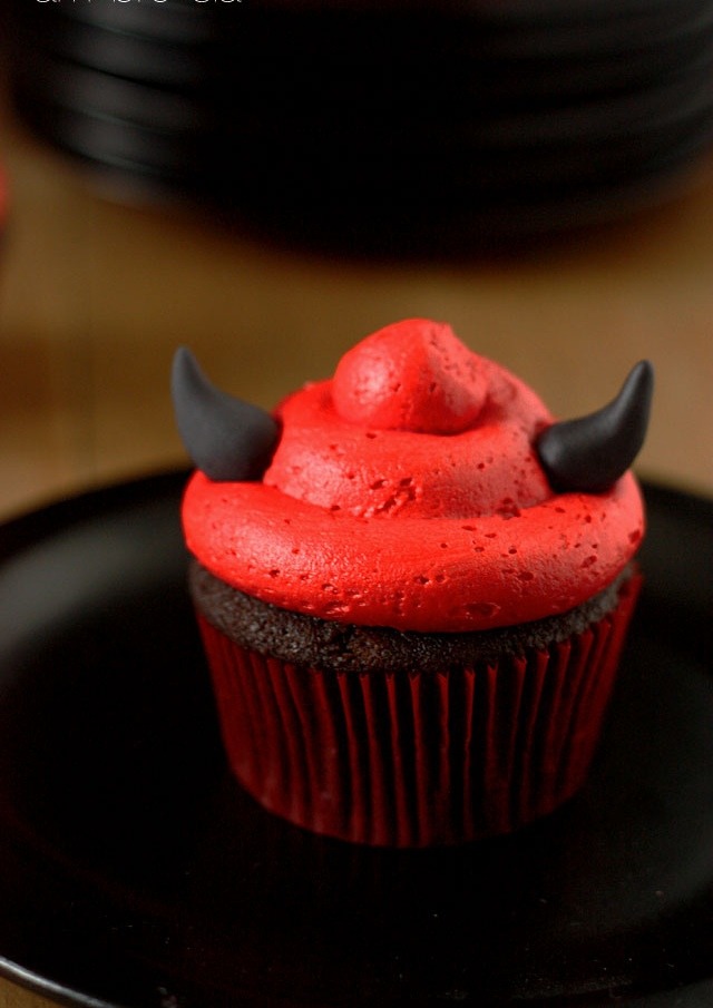 jubachocolate:  Devilish Devil’s Food Cupcakes     