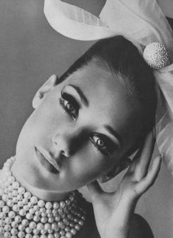   Marisa Berenson, Irving Penn 1965       