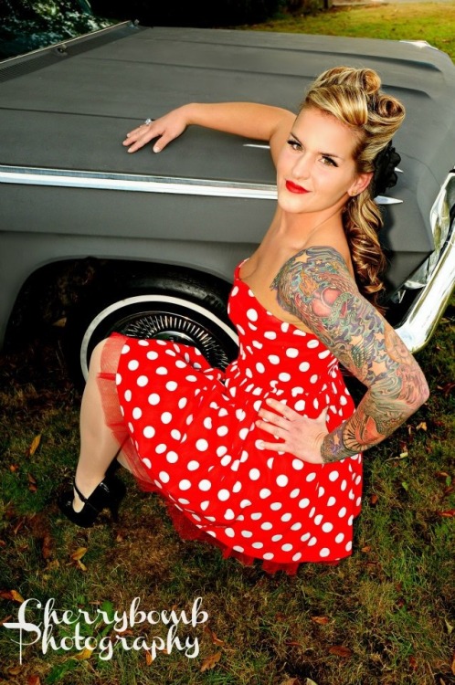 pinupgirlsdoitbetter:  Dox Deville