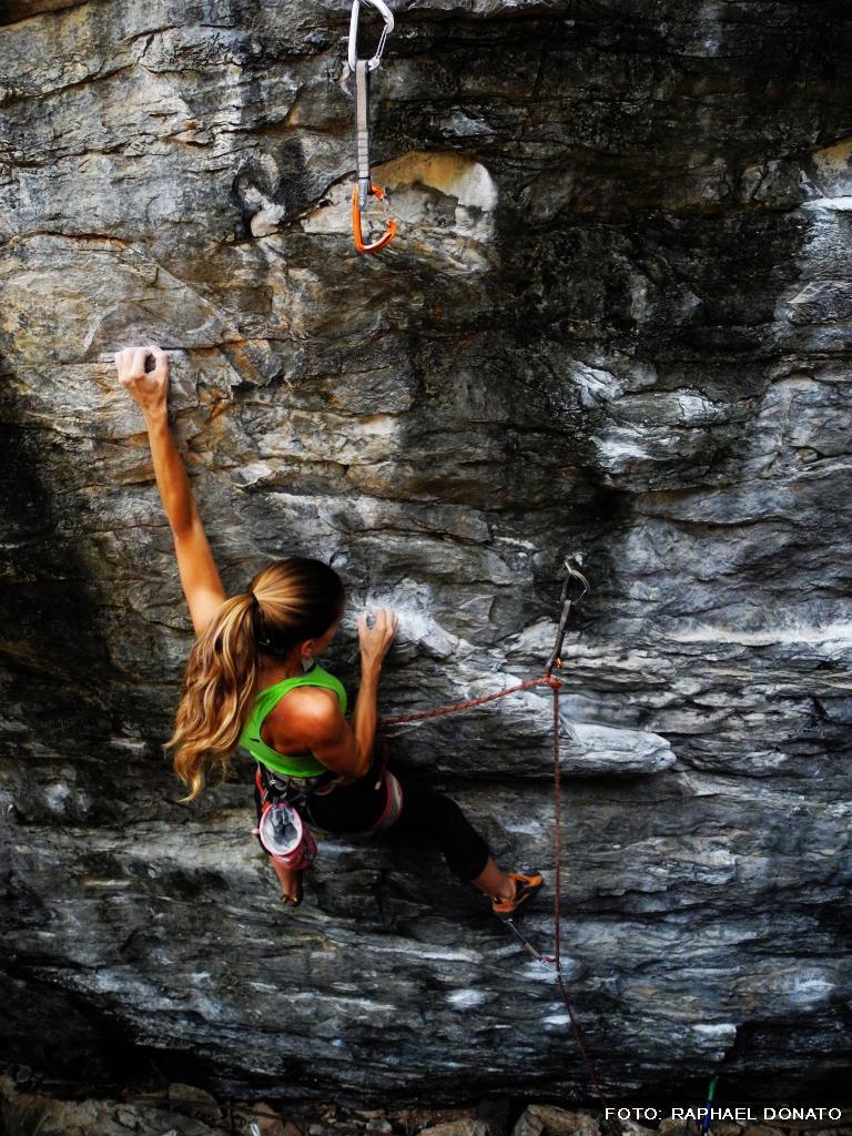house-under-a-rock:  Marcella Romanelli, Montes Claros, Minas Gerais, Brazil photo: