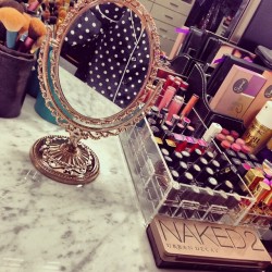 I need this mirror and organization skills