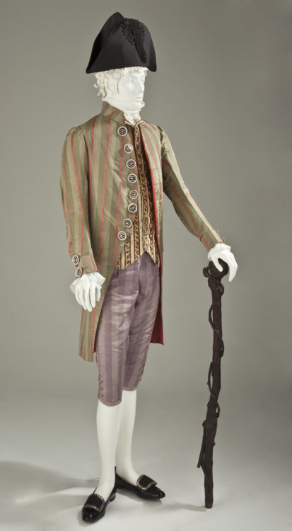 lookingbackatfashionhistory:• Man’s Vest.Place of origin: FranceDate: ca. 1790Medium: Silk satin and