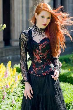 victorian-goth:  Victorian goth http://victorian-goth.tumblr.com/