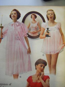 msoliviassissyashley: herhappysissywife:  Vintage femininity tends to dominate my daydreams.  Can you blame me?  Pretty Daydreams!  fall in love with femininity