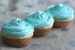 foodffs:  Triple Vanilla Cupcakes Really nice recipes. Every hour.