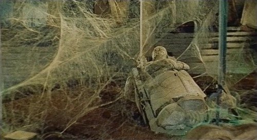 365filmsbyauroranocte:“This is a condemned place, a God forgotten place.”Operazione paura (a.k.a. Ki