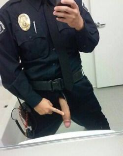 mexicanpelon:  Were can I found this police man