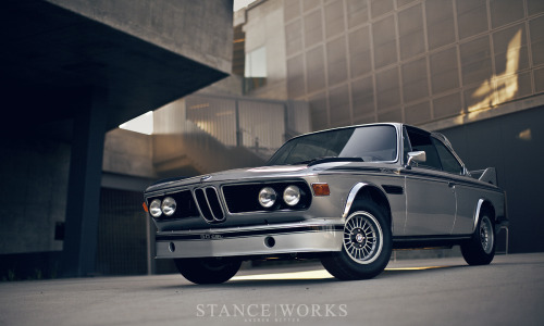 RON PERRY’S 1974 SERIES 1 BMW E9 CSL “BATMOBILE”.(via Ron Perry’s 1974 BMW E9 CSL “Batmobile”)