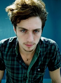 rebelerik:  +Aaron Johnson+ - in Savages